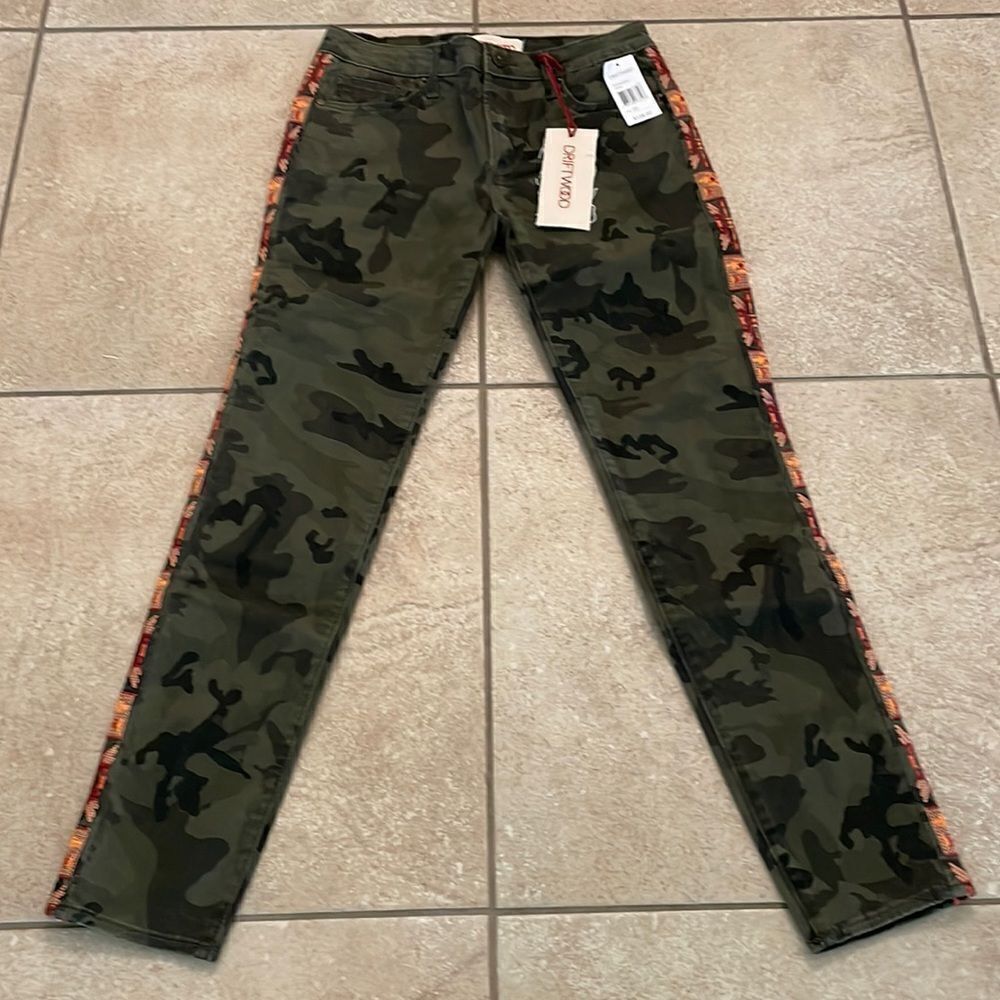 Brand New Driftwood Jackie Camo Pants‎ - Size: 25 - Picture 2 of 9